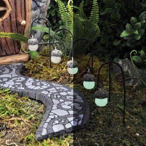 Billede af Acorn path lanterns / Selvlysende agern-lanterner
 fra Fiddlehead Fairy Gardens