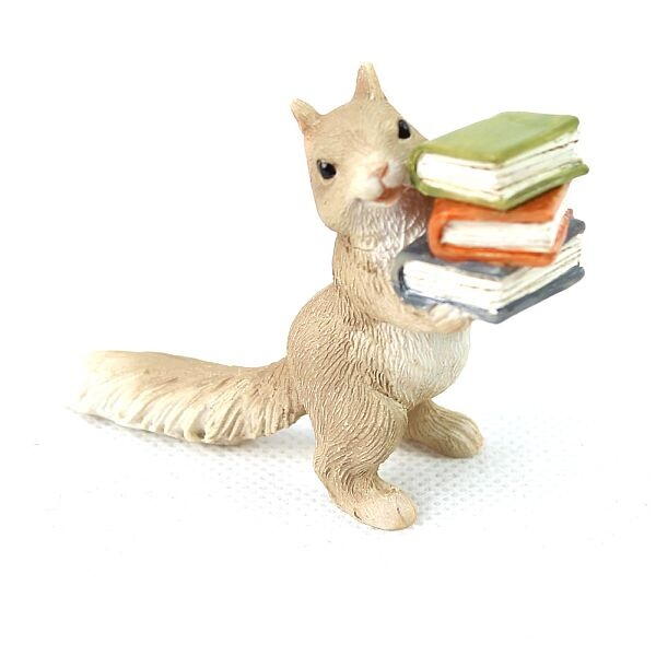 Billede af Squirrel with Books / Egern med en stabel bøger fra Fiddlehead Fairy Gardens